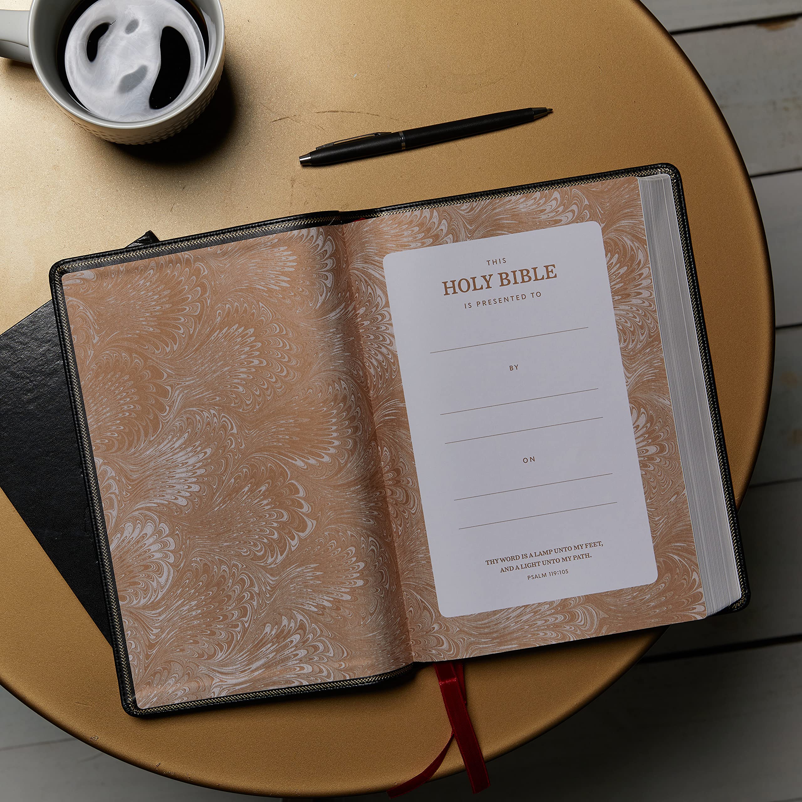 KJV Holy Bible: Giant Print with 53,000 Cross References, Deluxe Black Leathersoft, Red Letter, Comfort Print: King James Version
